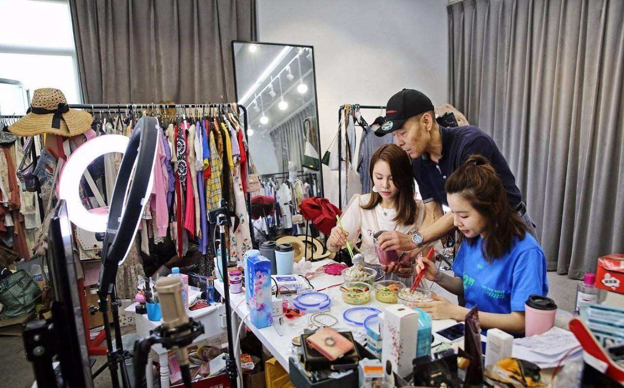 直播带货拉扯裤子直播带货拉扯裤子截图蛋蛋-第2张图片-翡翠网 直播带货拉扯裤子直播带货拉扯裤子截图蛋蛋-第2张图片-翡翠网