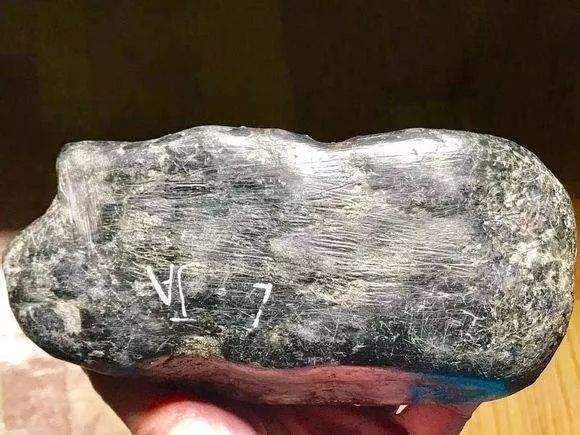 甘孜乌鸡种翡翠原石值钱吗甘孜乌鸡种翡翠原石-第2张图片-翡翠网 甘孜乌鸡种翡翠原石值钱吗甘孜乌鸡种翡翠原石-第2张图片-翡翠网