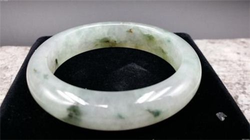 翡翠怎么鉴定真假方法图解翡翠怎么鉴定真假方法-第1张图片-翡翠网 翡翠怎么鉴定真假方法图解翡翠怎么鉴定真假方法-第1张图片-翡翠网