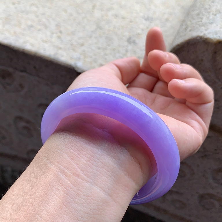 紫罗兰满紫手镯市场价多少钱,满紫翡翠手镯值多少钱-第2张图片-翡翠网 紫罗兰满紫手镯市场价多少钱,满紫翡翠手镯值多少钱-第2张图片-翡翠网