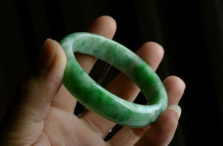 翡翠有几种颜色的图片翡翠的颜色一共几种颜色-第2张图片-翡翠网 翡翠有几种颜色的图片翡翠的颜色一共几种颜色-第2张图片-翡翠网