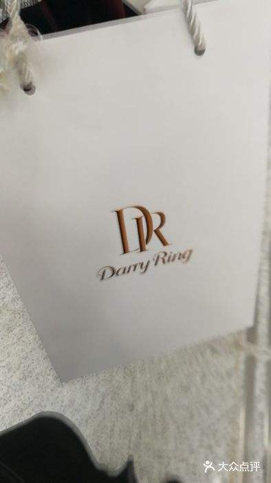 dr钻戒男生一生只能买一个,那女生呢dr钻戒女生一生只能收一个吗-第2张图片-翡翠网 dr钻戒男生一生只能买一个,那女生呢dr钻戒女生一生只能收一个吗-第2张图片-翡翠网