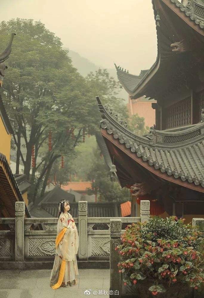 蛾儿雪柳黄金缕,蛾儿雪柳黄金缕的蛾儿是什么意思-第1张图片-翡翠网 蛾儿雪柳黄金缕,蛾儿雪柳黄金缕的蛾儿是什么意思-第1张图片-翡翠网