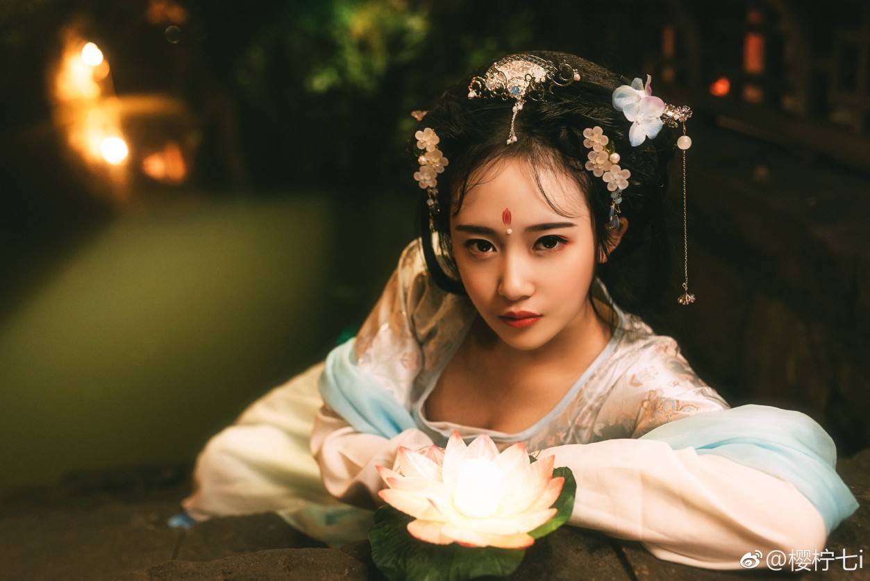 蛾儿雪柳黄金缕,蛾儿雪柳黄金缕的蛾儿是什么意思-第2张图片-翡翠网 蛾儿雪柳黄金缕,蛾儿雪柳黄金缕的蛾儿是什么意思-第2张图片-翡翠网