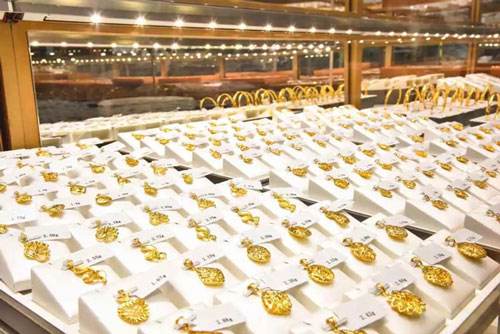 黄金饰品多少钱一克2021年价格表,黄金首饰多少钱一克2021年价格表-第1张图片-翡翠网 黄金饰品多少钱一克2021年价格表,黄金首饰多少钱一克2021年价格表-第1张图片-翡翠网