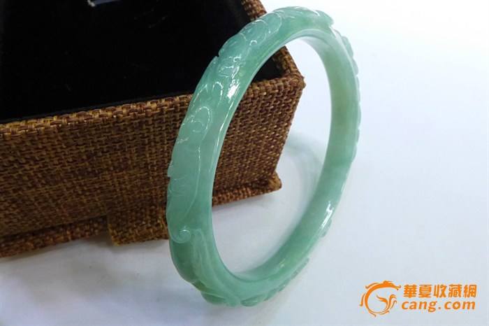 什么样的翡翠手镯拍摄最真实好看什么样的翡翠手镯拍摄最真实-第2张图片-翡翠网 什么样的翡翠手镯拍摄最真实好看什么样的翡翠手镯拍摄最真实-第2张图片-翡翠网