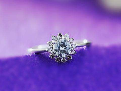 钻戒如何看几分,钻戒从哪里可以看出多少分-第1张图片-翡翠网 钻戒如何看几分,钻戒从哪里可以看出多少分-第1张图片-翡翠网