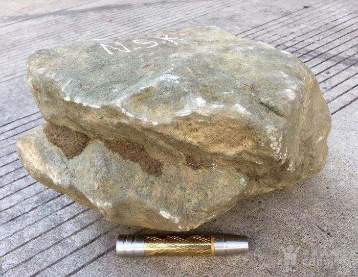 老敞口翡翠原石,断口翡翠原石-第1张图片-翡翠网