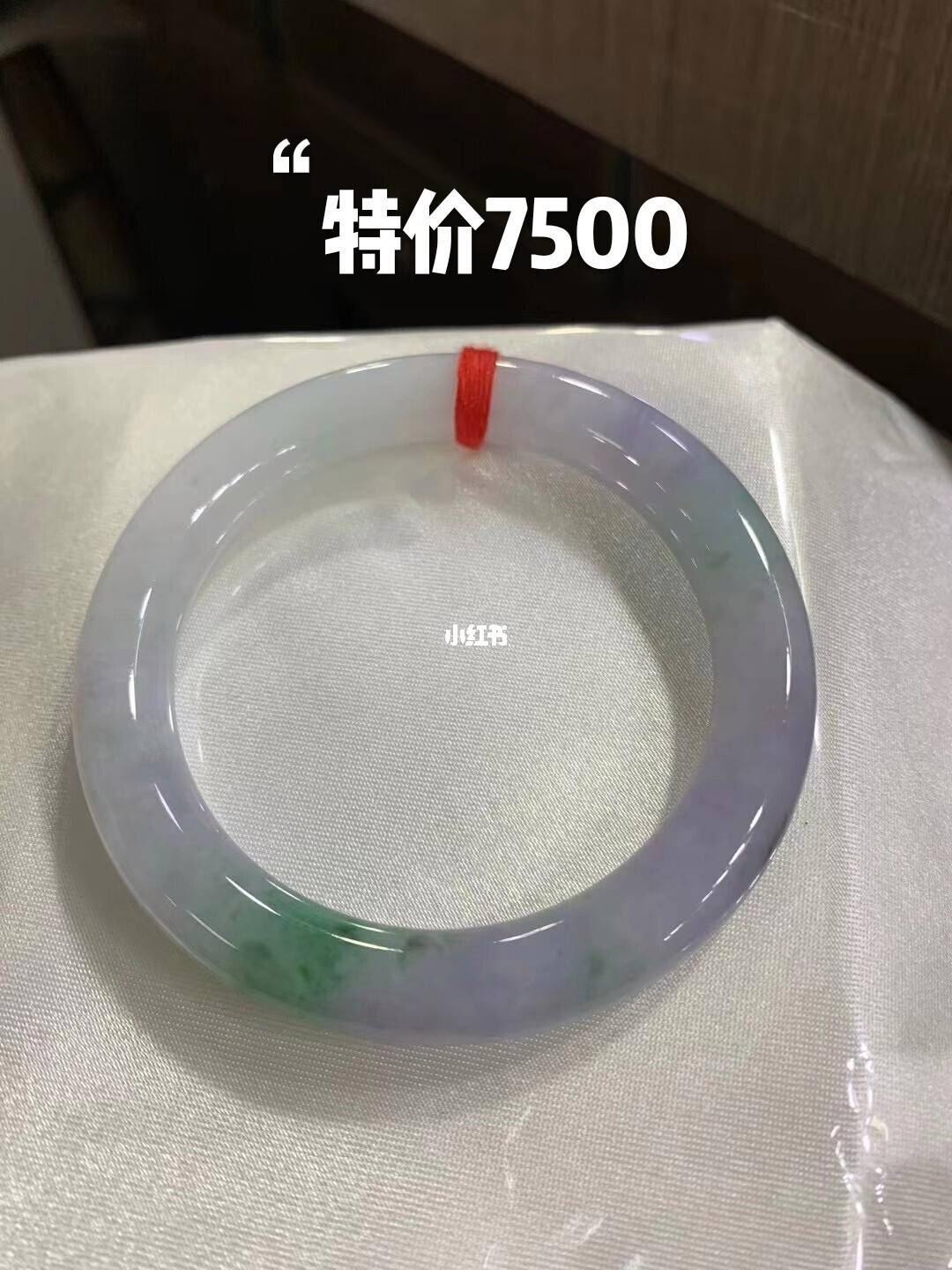 翡翠镶嵌里的钻石大部分是什么钻满钻手镯翡翠知识-第2张图片-翡翠网 翡翠镶嵌里的钻石大部分是什么钻满钻手镯翡翠知识-第2张图片-翡翠网