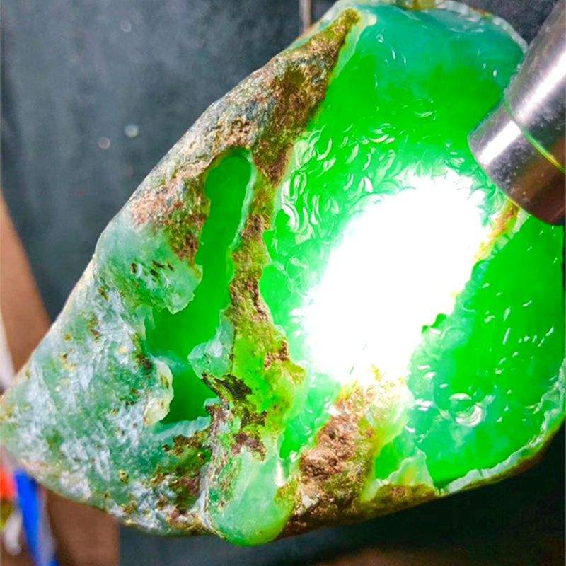 翡翠原石大料切不垮,翡翠原石大板料-第1张图片-翡翠网 翡翠原石大料切不垮,翡翠原石大板料-第1张图片-翡翠网