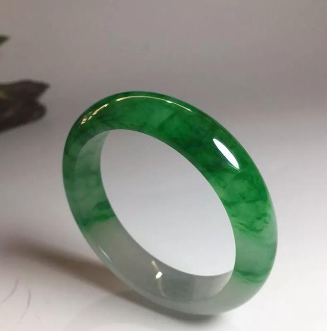 翡翠知识分享图片,关于翡翠的介绍的图片-第2张图片-翡翠网 翡翠知识分享图片,关于翡翠的介绍的图片-第2张图片-翡翠网