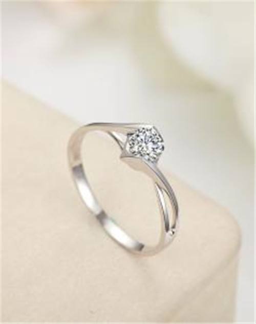 钻戒怎么看多少分的怎么看出钻戒是多少分的-第1张图片-翡翠网 钻戒怎么看多少分的怎么看出钻戒是多少分的-第1张图片-翡翠网