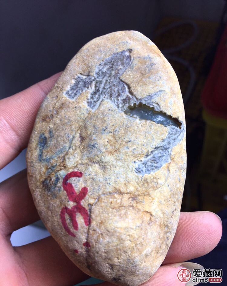 开窗翡翠原石,开窗翡翠原石可以买吗-第1张图片-翡翠网 开窗翡翠原石,开窗翡翠原石可以买吗-第1张图片-翡翠网