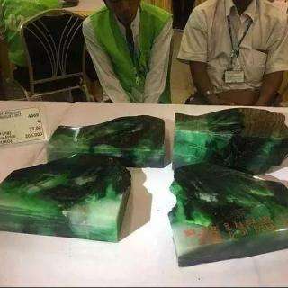 缅甸上好的翡翠原石缅甸翡翠原石吧-第2张图片-翡翠网 缅甸上好的翡翠原石缅甸翡翠原石吧-第2张图片-翡翠网