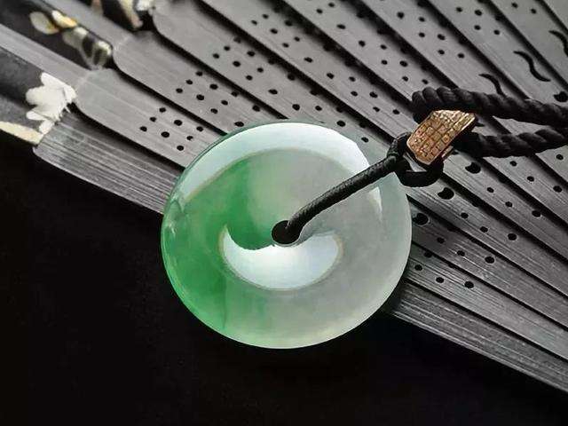 关于翡翠的十个知识资料,关于翡翠的十个知识-第1张图片-翡翠网 关于翡翠的十个知识资料,关于翡翠的十个知识-第1张图片-翡翠网