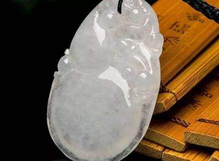 翡翠怎么鉴定真假用水,用水滴怎么验证翡翠的真假?-第2张图片-翡翠网 翡翠怎么鉴定真假用水,用水滴怎么验证翡翠的真假?-第2张图片-翡翠网