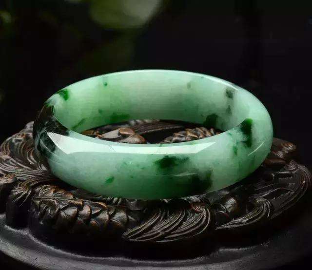 怎么学翡翠知识想学翡翠知识-第1张图片-翡翠网 怎么学翡翠知识想学翡翠知识-第1张图片-翡翠网