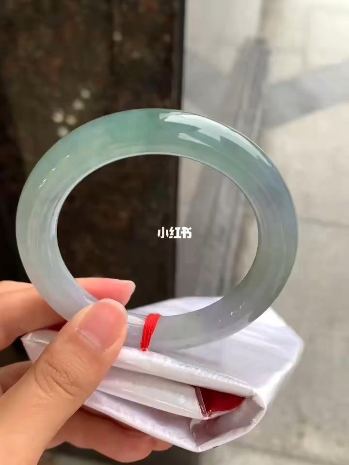 有蓝有紫的手镯圆条蓝紫翡翠手镯-第2张图片-翡翠网 有蓝有紫的手镯圆条蓝紫翡翠手镯-第2张图片-翡翠网