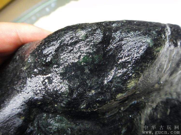 莫湾基场口翡翠原石的特点,莫弯基场口翡翠原石特点-第1张图片-翡翠网 莫湾基场口翡翠原石的特点,莫弯基场口翡翠原石特点-第1张图片-翡翠网