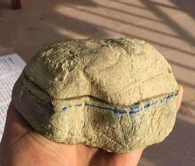 翡翠原石的裂翡翠原石的裂时间久了,会不会愈合-第2张图片-翡翠网 翡翠原石的裂翡翠原石的裂时间久了,会不会愈合-第2张图片-翡翠网