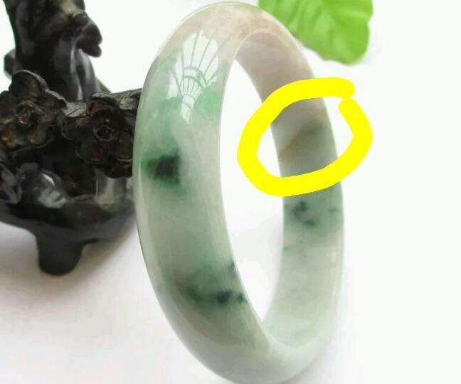 翡翠手镯有纹裂怎么区分怎么区分翡翠手镯内部是纹还是裂-第2张图片-翡翠网