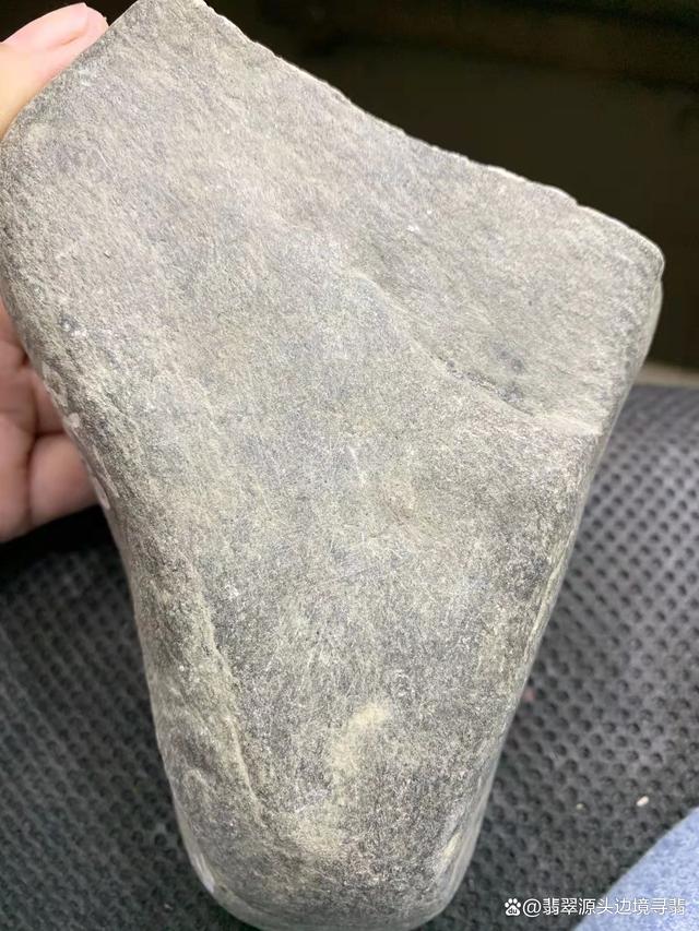 白沙皮翡翠原石值钱吗,白沙皮翡翠原石-第1张图片-翡翠网 白沙皮翡翠原石值钱吗,白沙皮翡翠原石-第1张图片-翡翠网