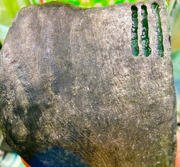 莫湾基翡翠原石起胶莫湾基的翡翠种会不会嫩-第2张图片-翡翠网 莫湾基翡翠原石起胶莫湾基的翡翠种会不会嫩-第2张图片-翡翠网