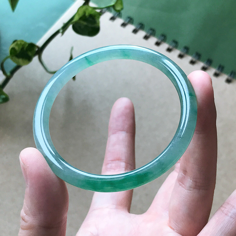 翡翠镯子宽条还是细条的好细条的翡翠手镯的缺点-第2张图片-翡翠网