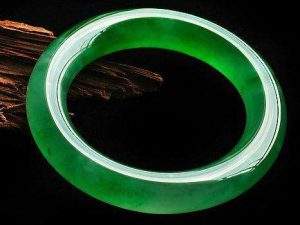 翡翠手镯的附加价值有哪些,翡翠手镯的附加价值有哪些呢-第1张图片-翡翠网 翡翠手镯的附加价值有哪些,翡翠手镯的附加价值有哪些呢-第1张图片-翡翠网