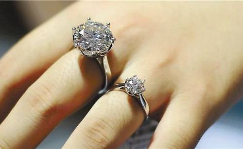 钻戒款式图片大全新款简单大方最新钻戒款式图片-第1张图片-翡翠网 钻戒款式图片大全新款简单大方最新钻戒款式图片-第1张图片-翡翠网