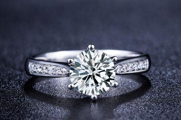 5000块钱买的钻戒值多少钱5000钻戒卖了值多少钱-第1张图片-翡翠网 5000块钱买的钻戒值多少钱5000钻戒卖了值多少钱-第1张图片-翡翠网