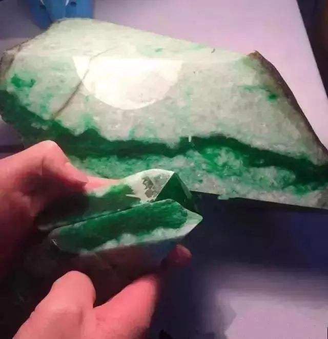 翡翠毛料的基础知识,翡翠毛料的基础知识讲解-第1张图片-翡翠网 翡翠毛料的基础知识,翡翠毛料的基础知识讲解-第1张图片-翡翠网