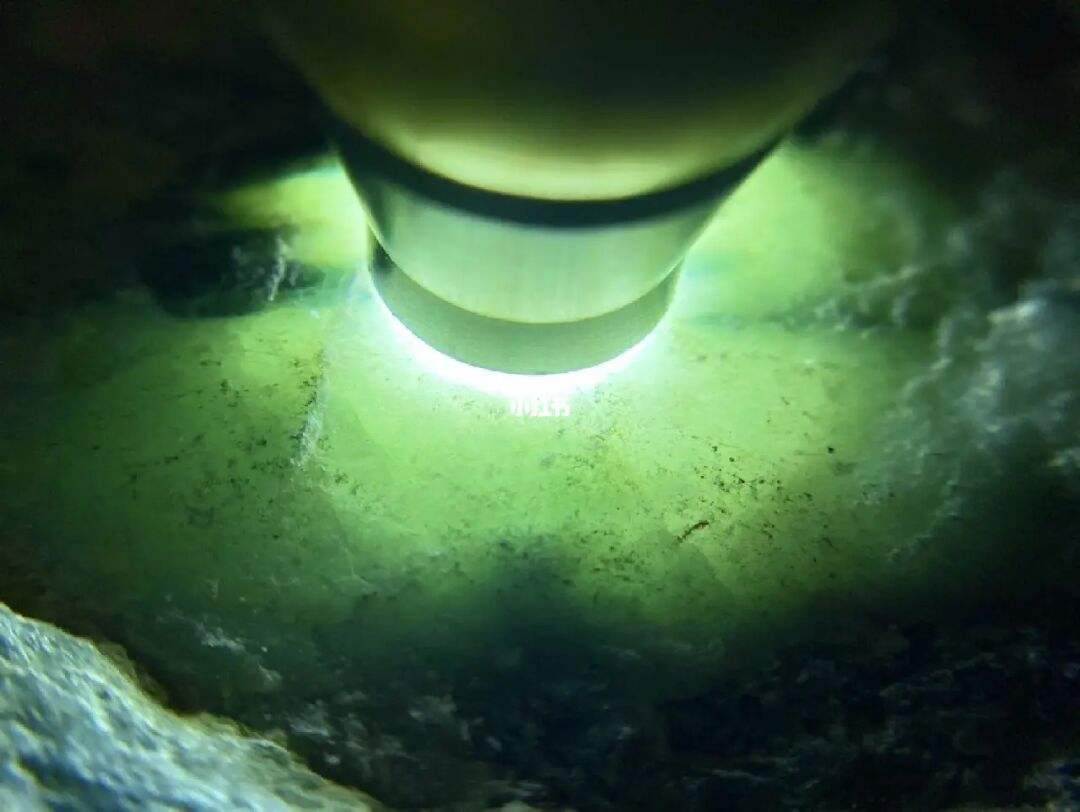 翡翠原石木那白盐沙翡翠原石木那砂立-第1张图片-翡翠网 翡翠原石木那白盐沙翡翠原石木那砂立-第1张图片-翡翠网