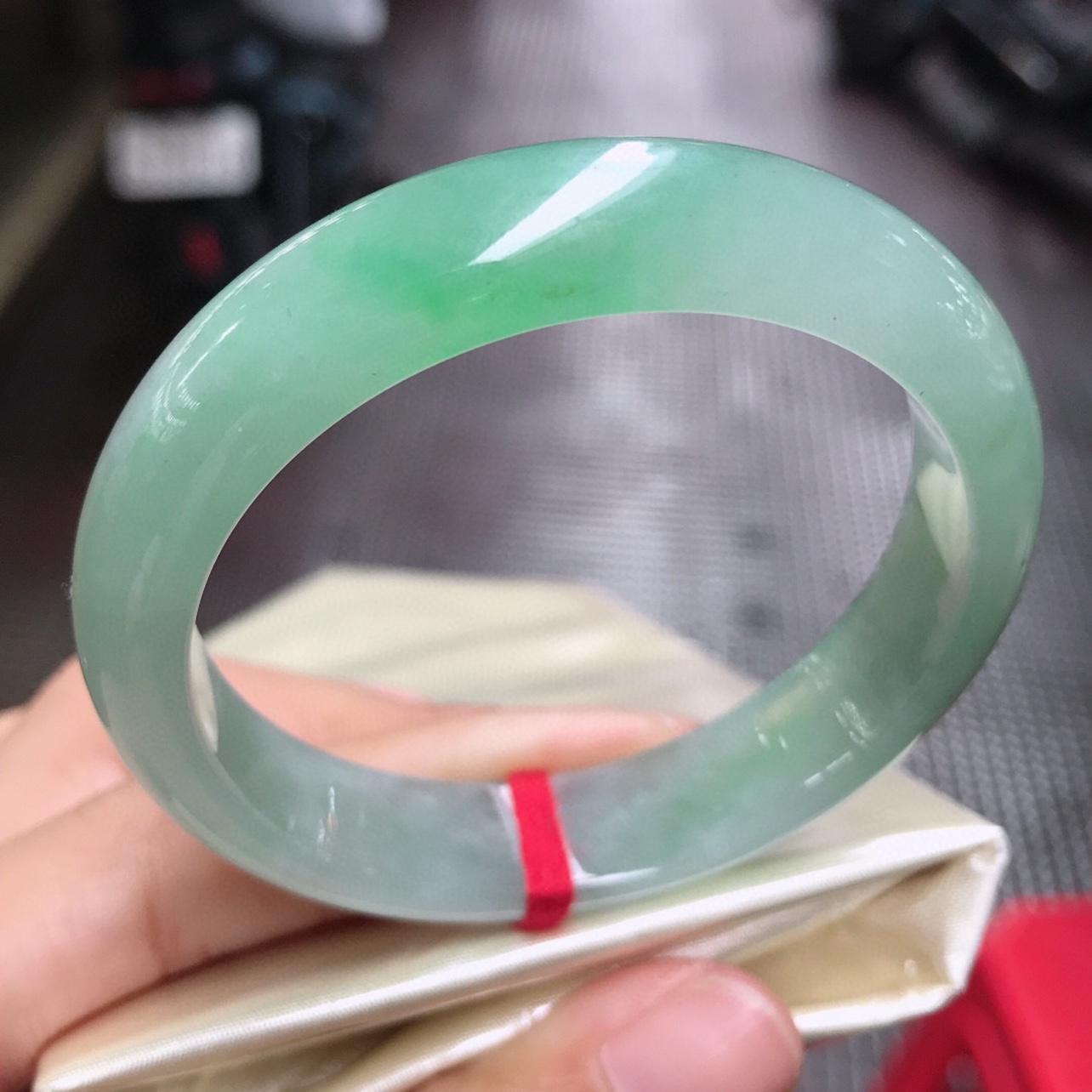 云南翡翠手镯挑选,云南翡翠手镯价格查询-第2张图片-翡翠网 云南翡翠手镯挑选,云南翡翠手镯价格查询-第2张图片-翡翠网