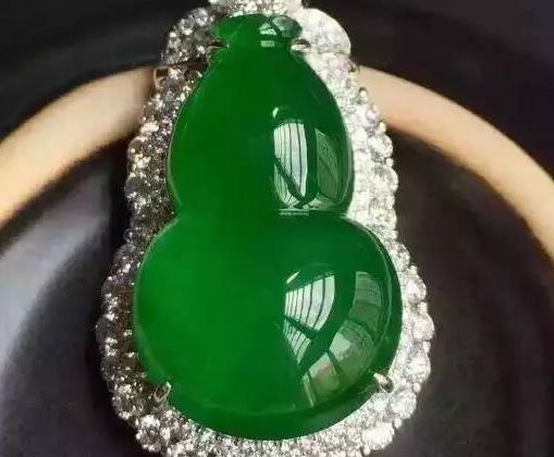 帝王绿翡翠图片成品帝王绿翡翠图片 图片欣赏-第1张图片-翡翠网 帝王绿翡翠图片成品帝王绿翡翠图片 图片欣赏-第1张图片-翡翠网