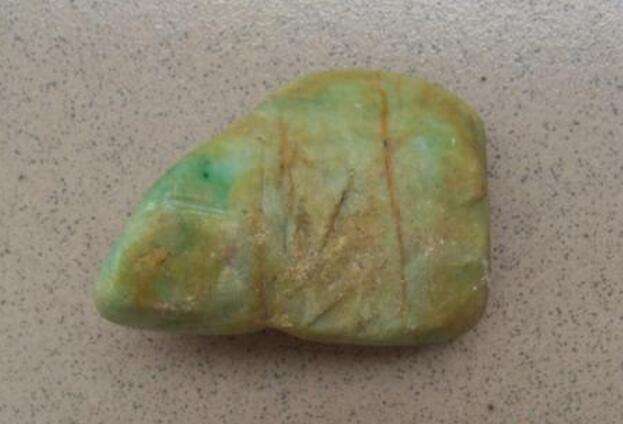 翡翠原石是怎样分辨的翡翠原石怎么判断-第1张图片-翡翠网