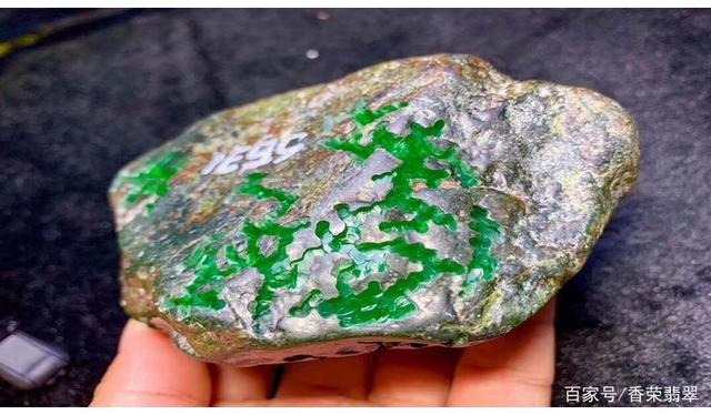 翡翠原石是怎样分辨的翡翠原石怎么判断-第2张图片-翡翠网