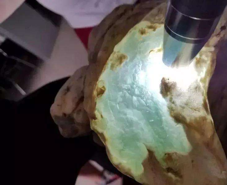 极品翡翠原石种子翡翠原石精品图片-第1张图片-翡翠网 极品翡翠原石种子翡翠原石精品图片-第1张图片-翡翠网