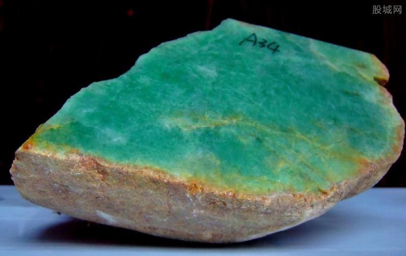 翡翠原石知识与技巧视频,翡翠原石知识与技巧-第2张图片-翡翠网 翡翠原石知识与技巧视频,翡翠原石知识与技巧-第2张图片-翡翠网