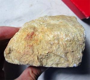 黄沙皮翡翠原石白岩沙皮翡翠原石特点-第2张图片-翡翠网 黄沙皮翡翠原石白岩沙皮翡翠原石特点-第2张图片-翡翠网