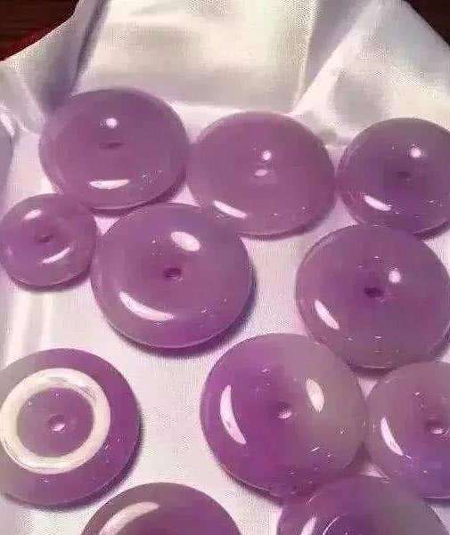 粉色翡翠原石图片,粉色翡翠价格及图片-第1张图片-翡翠网 粉色翡翠原石图片,粉色翡翠价格及图片-第1张图片-翡翠网