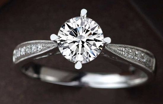 钻戒是什么材质钻戒是什么材质的-第2张图片-翡翠网 钻戒是什么材质钻戒是什么材质的-第2张图片-翡翠网