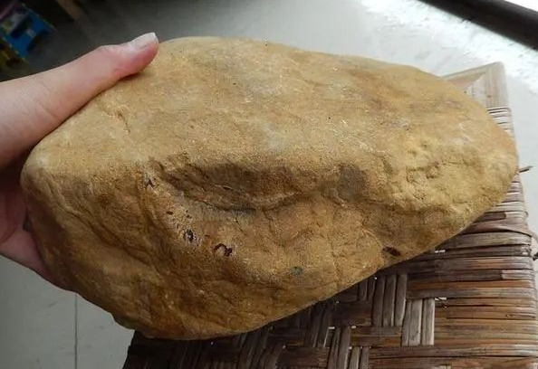 冰种翡翠原石皮壳,翡翠冰种原石怎么看-第1张图片-翡翠网