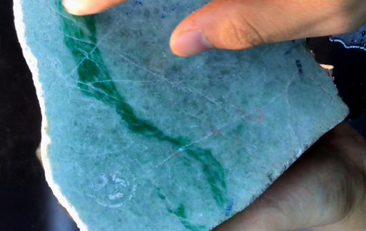 翡翠的籽料原石图片翡翠的籽料原石图片欣赏-第2张图片-翡翠网 翡翠的籽料原石图片翡翠的籽料原石图片欣赏-第2张图片-翡翠网