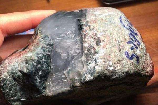 云南哪里有翡翠原石,云南哪里有翡翠原石最多-第2张图片-翡翠网 云南哪里有翡翠原石,云南哪里有翡翠原石最多-第2张图片-翡翠网