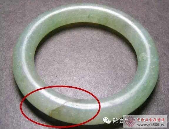 翡翠手镯有裂纹正常吗,翡翠手镯有裂纹正常吗能买吗-第2张图片-翡翠网 翡翠手镯有裂纹正常吗,翡翠手镯有裂纹正常吗能买吗-第2张图片-翡翠网