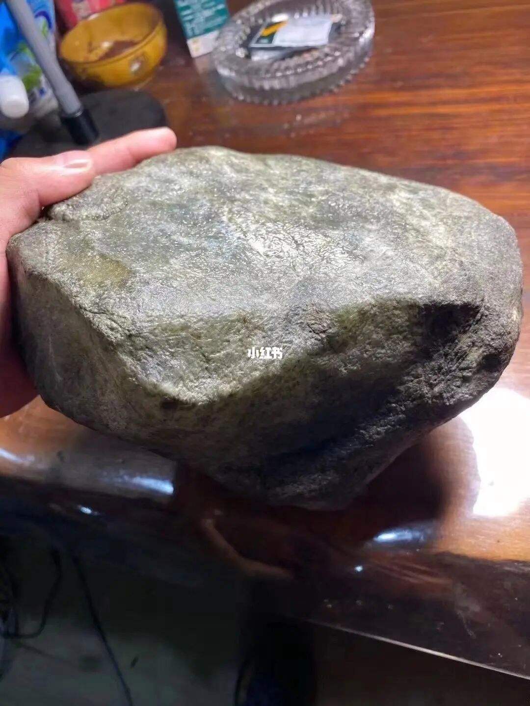 翡翠原石有煤油味道,翡翠原石有煤油味道吗-第1张图片-翡翠网 翡翠原石有煤油味道,翡翠原石有煤油味道吗-第1张图片-翡翠网