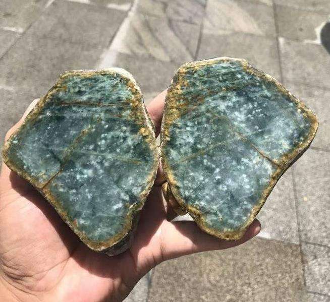 翡翠原石有煤油味道,翡翠原石有煤油味道吗-第2张图片-翡翠网 翡翠原石有煤油味道,翡翠原石有煤油味道吗-第2张图片-翡翠网