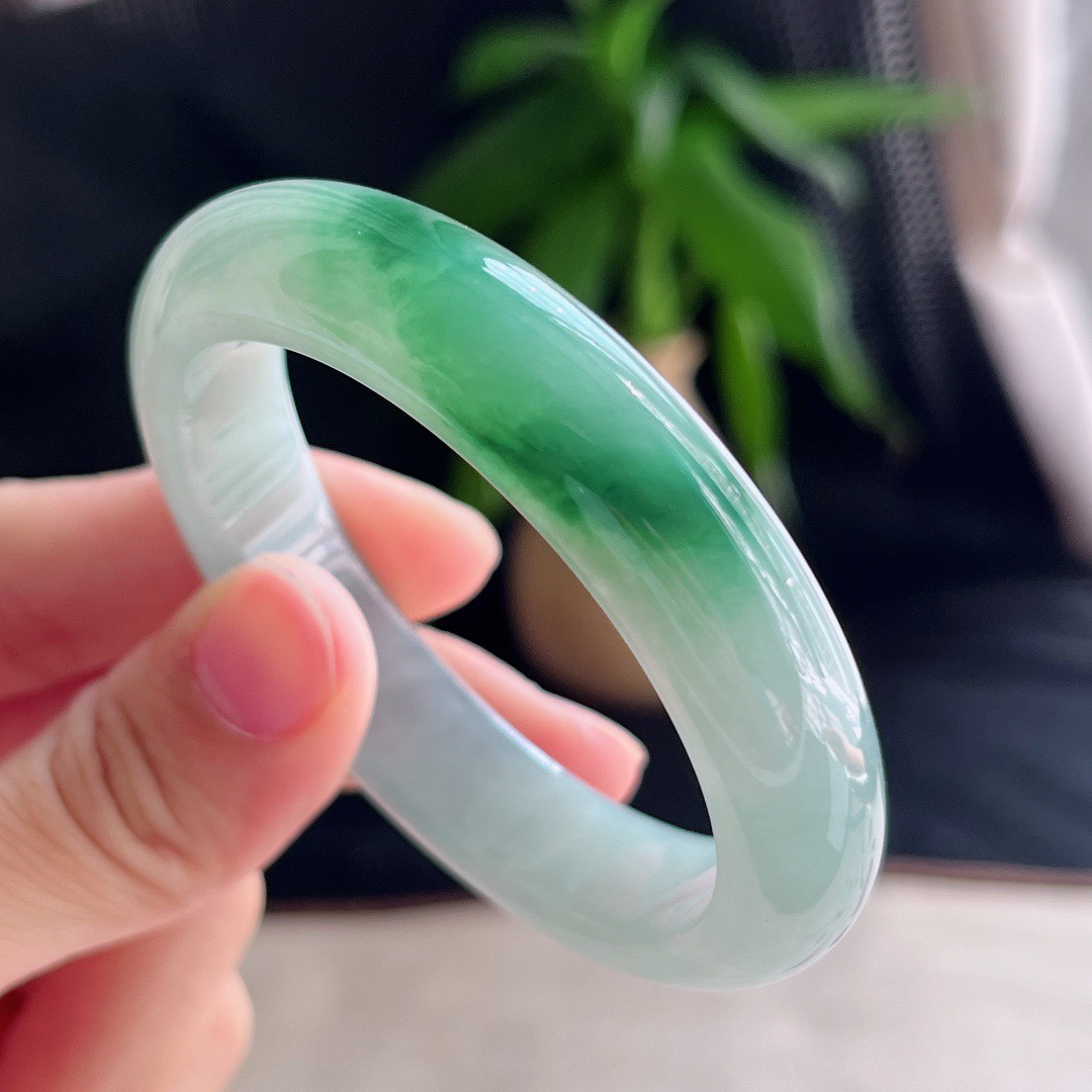 200元翡翠手镯琪润珠宝,翡翠镯子2000元-第1张图片-翡翠网 200元翡翠手镯琪润珠宝,翡翠镯子2000元-第1张图片-翡翠网