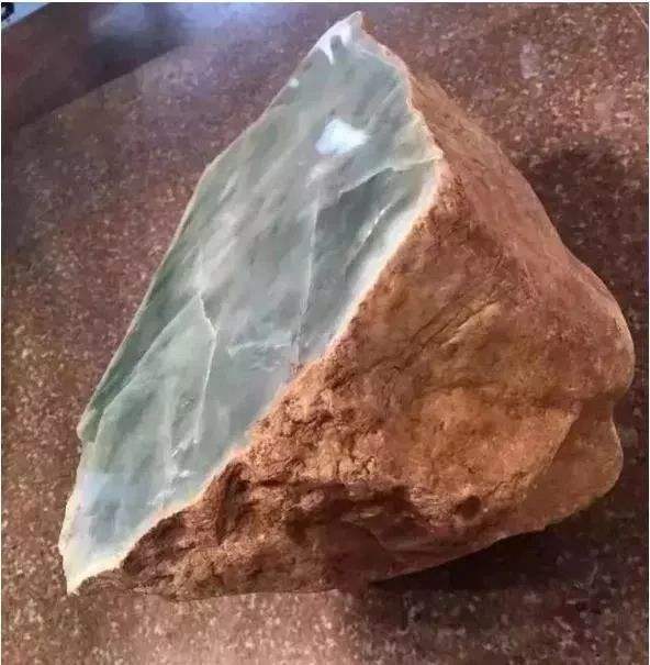 翡翠砍原石翡翠原石刀砍纹-第2张图片-翡翠网 翡翠砍原石翡翠原石刀砍纹-第2张图片-翡翠网